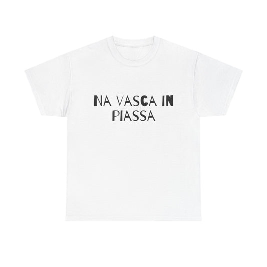 T-shirt bianca p&o na vasca in piassa Printify
