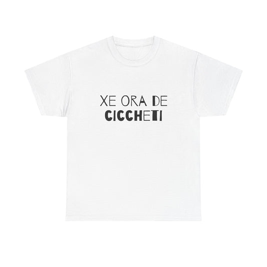 T-shirt bianca p&o xe ora de cicchetti Printify