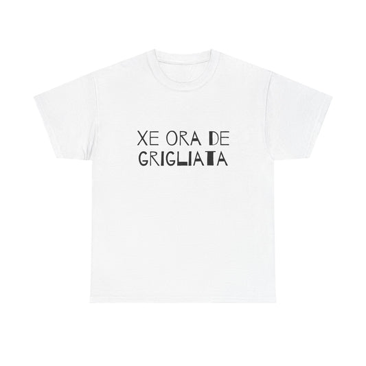 T-shirt bianca p&o xe ora de grigliata Printify